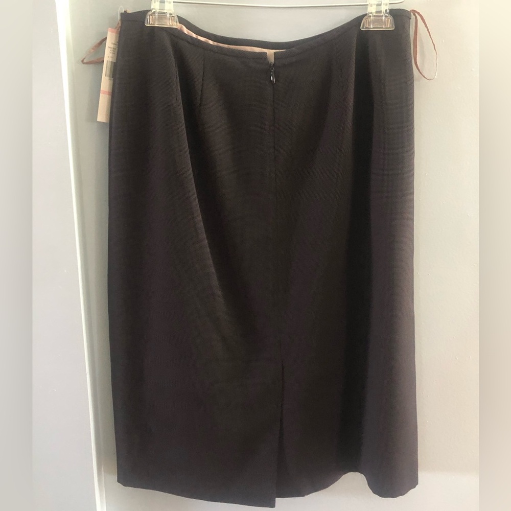 Jones Wear women’s skirt suit in chocolate and beige - Picture 6 of 13